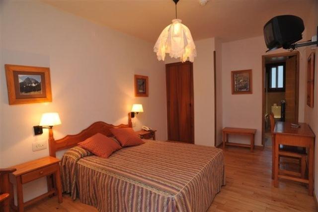 Hotel Roya Espot Luaran gambar